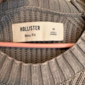 Hollister Men's Light Gray Waffle-Knit Crew Sweater and Wash blue